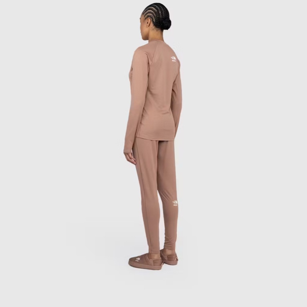 NWT SKIMS X NORTH FACE W DOT TIGHT
COLOR OCHRE
SIZE MEDIUM/REGULAR - Picture 5 of 9